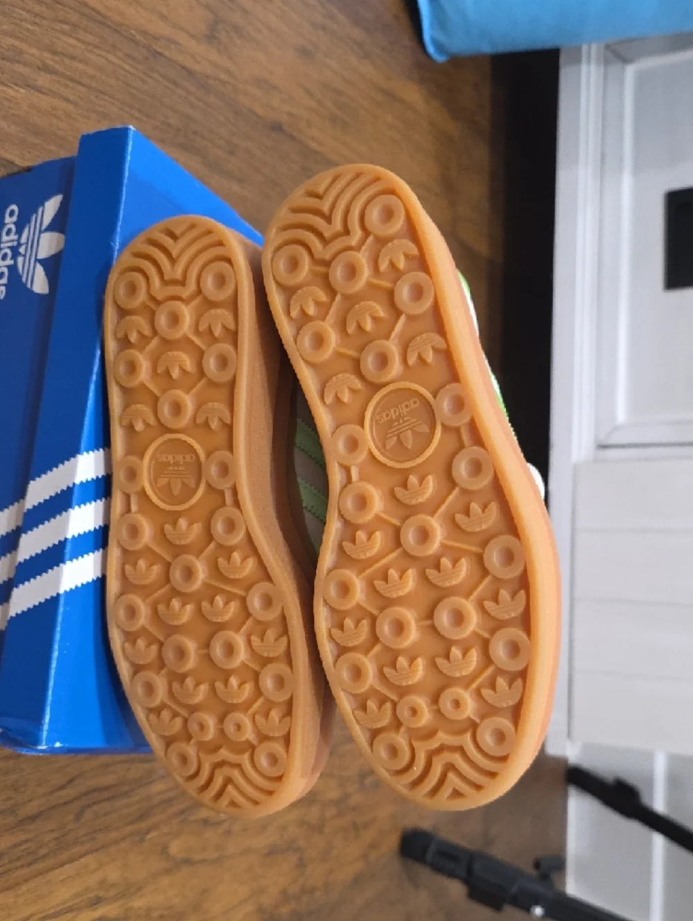 Adidas GAZELLE Platforom Cream Suede Sneakers Gum Bottoms Men's 6/ Women's 7.5 - Picture 3 of 8